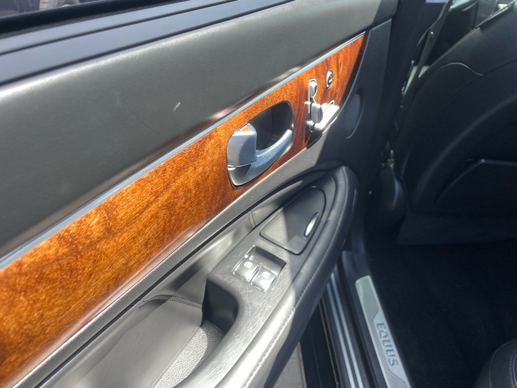 Photo 18 of this HYUNDAI EQUUS