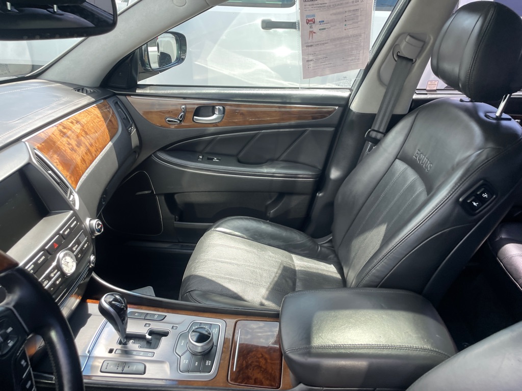 Photo 12 of this HYUNDAI EQUUS