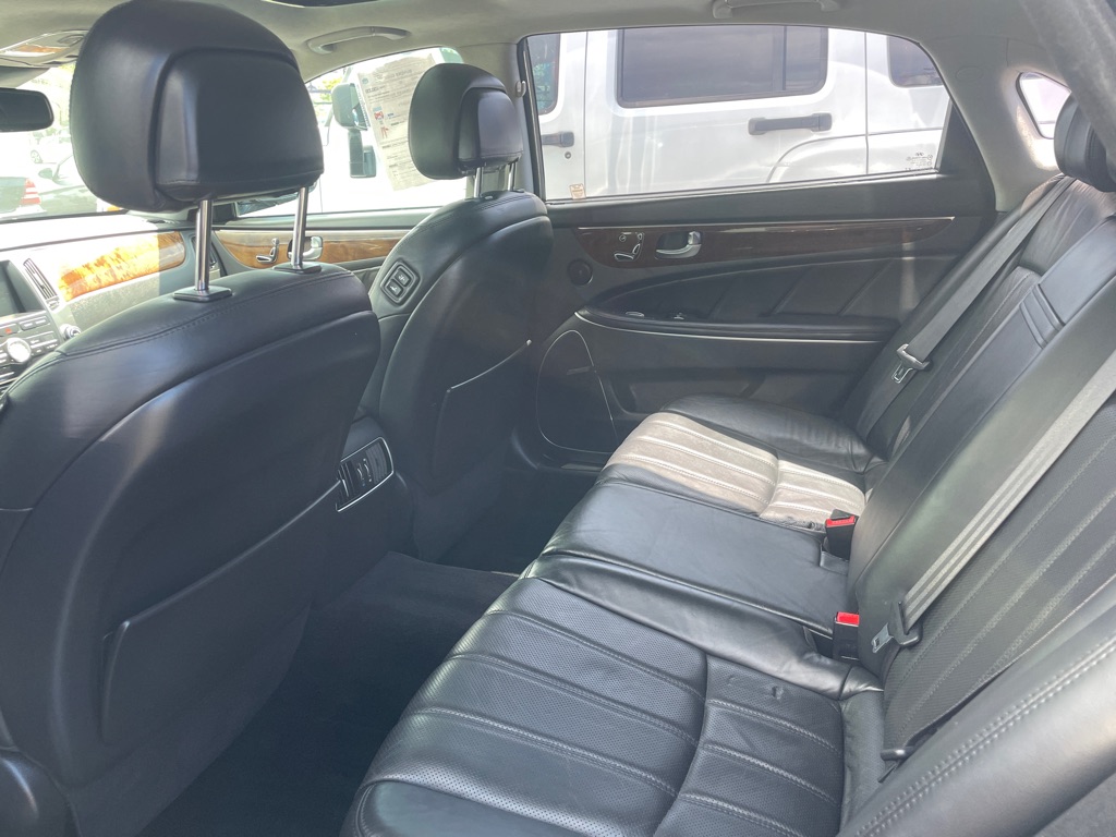 Photo 15 of this HYUNDAI EQUUS
