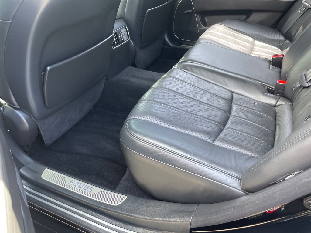 Photo 16 of this HYUNDAI EQUUS