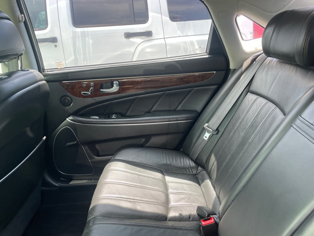 Photo 17 of this HYUNDAI EQUUS