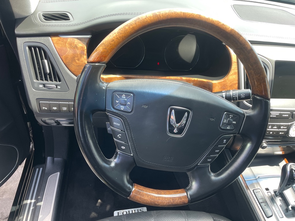 Photo 11 of this HYUNDAI EQUUS