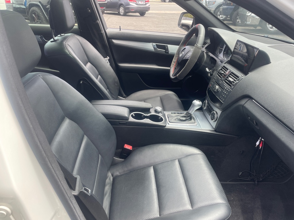 Photo 18 of this MERCEDES-BENZ C-CLASS