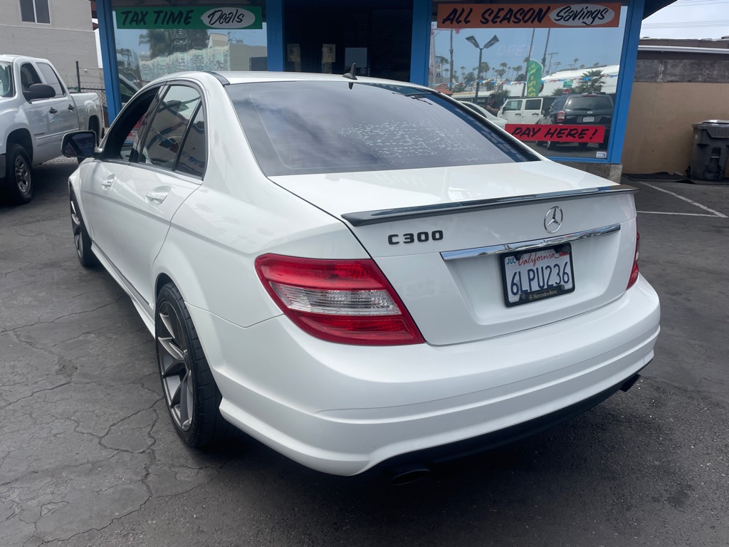 Photo 13 of this MERCEDES-BENZ C-CLASS
