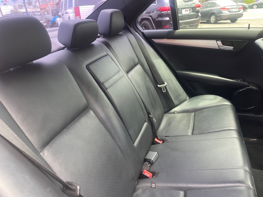 Photo 21 of this MERCEDES-BENZ C-CLASS