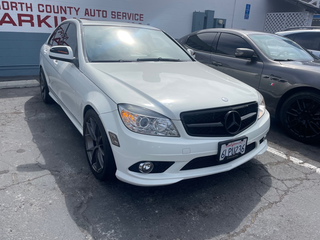 Photo 2 of this MERCEDES-BENZ C-CLASS