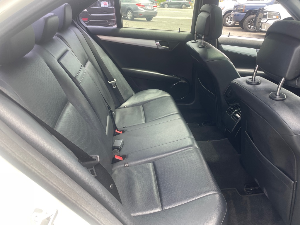 Photo 20 of this MERCEDES-BENZ C-CLASS