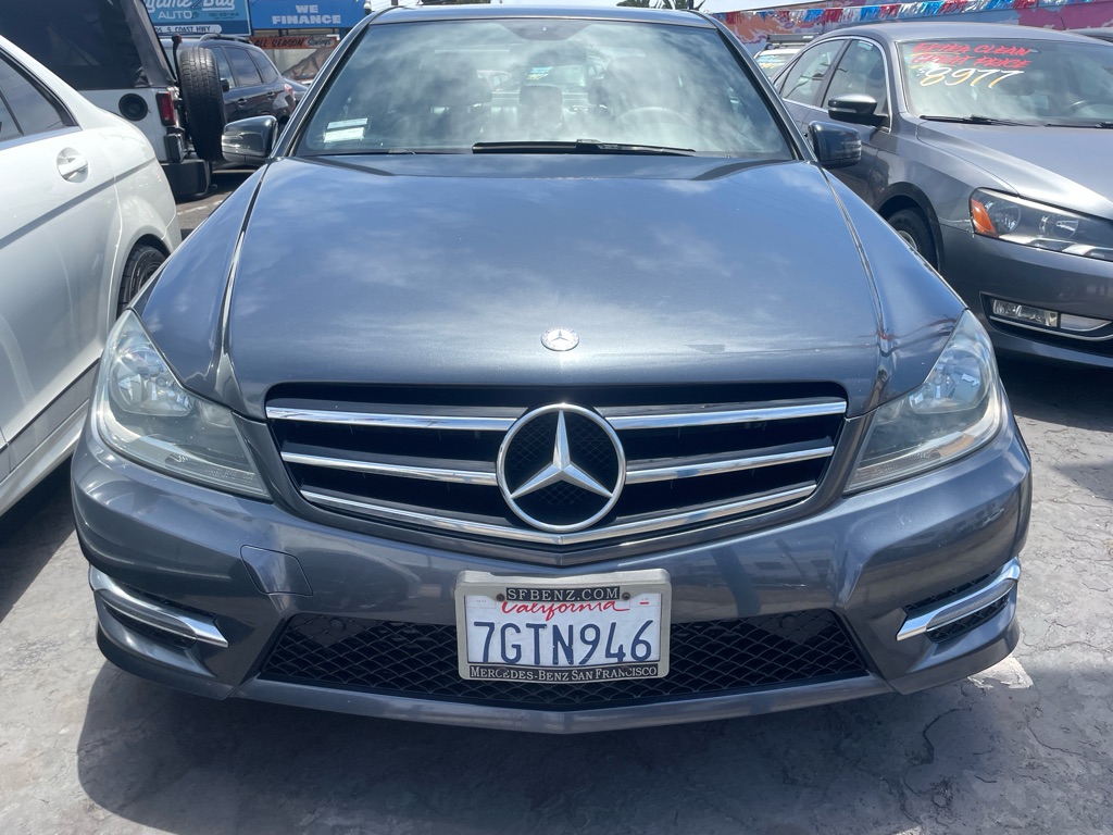 Photo 3 of this MERCEDES-BENZ C-CLASS