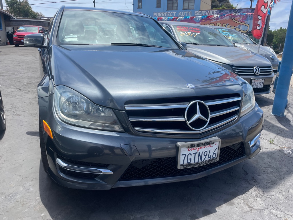 Photo 2 of this MERCEDES-BENZ C-CLASS