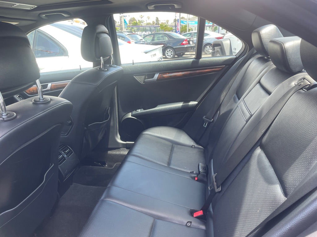 Photo 9 of this MERCEDES-BENZ C-CLASS