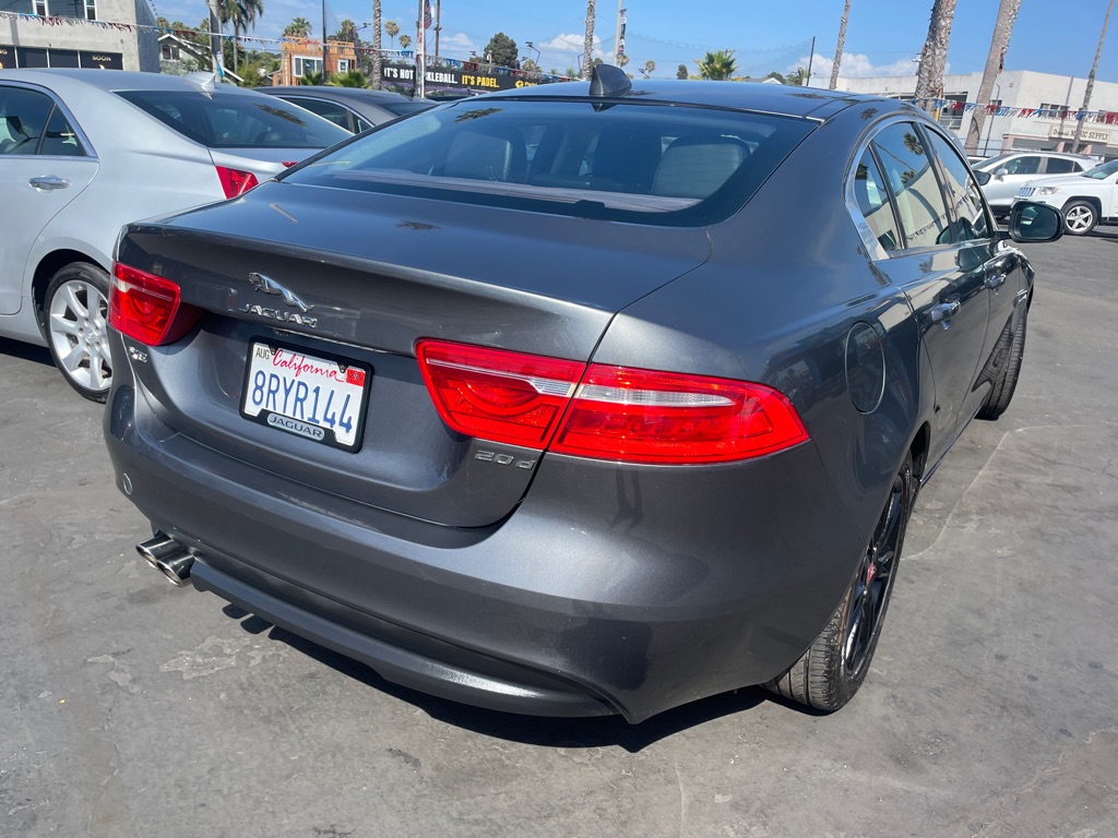 Photo 5 of this JAGUAR XE