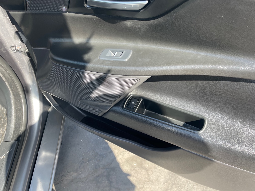 Photo 9 of this JAGUAR XE
