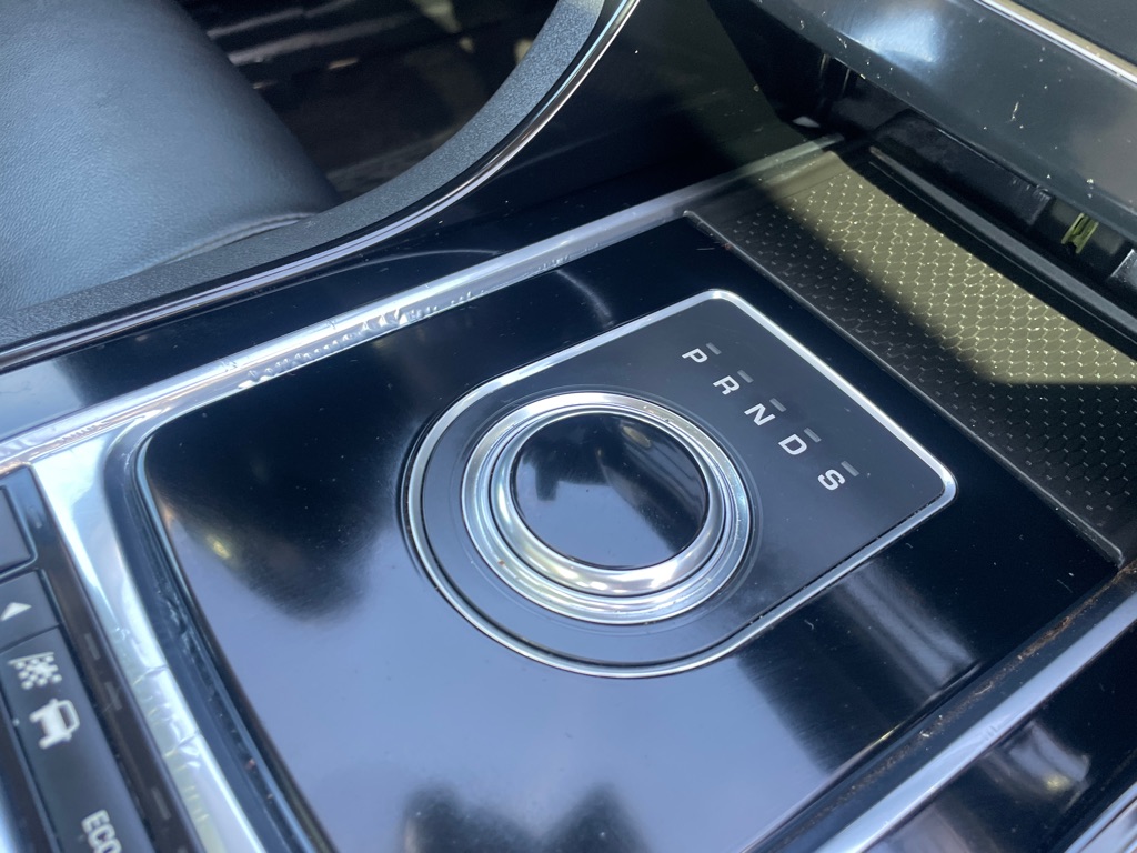 Photo 10 of this JAGUAR XE