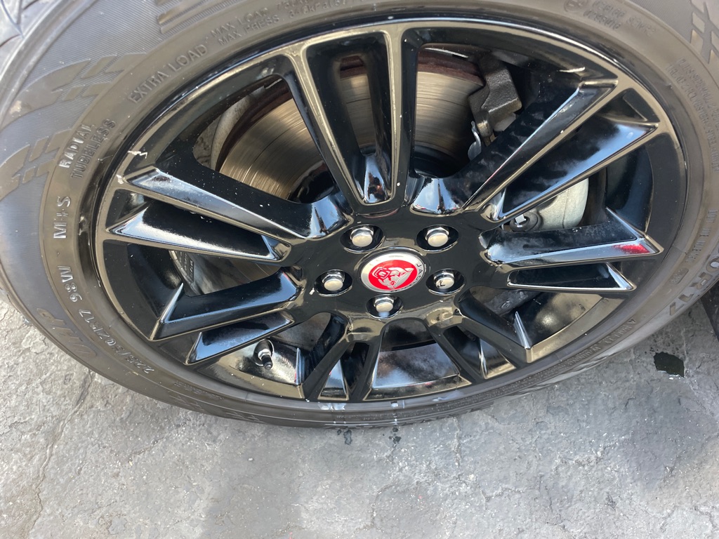 Photo 3 of this JAGUAR XE