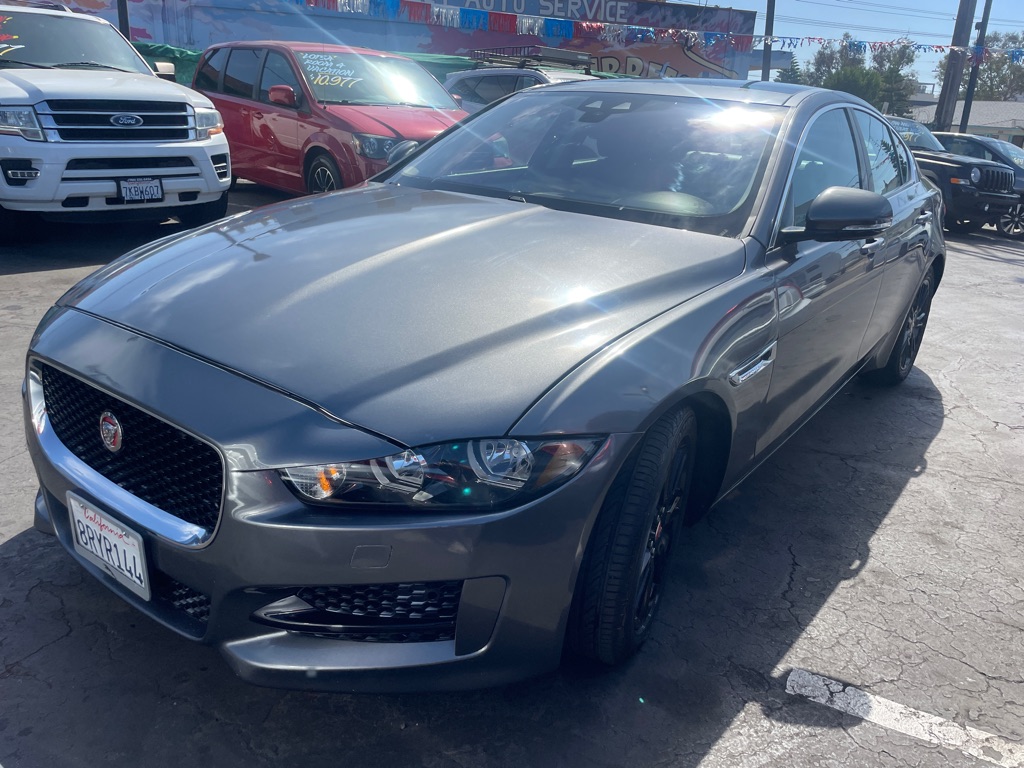 Photo 2 of this JAGUAR XE