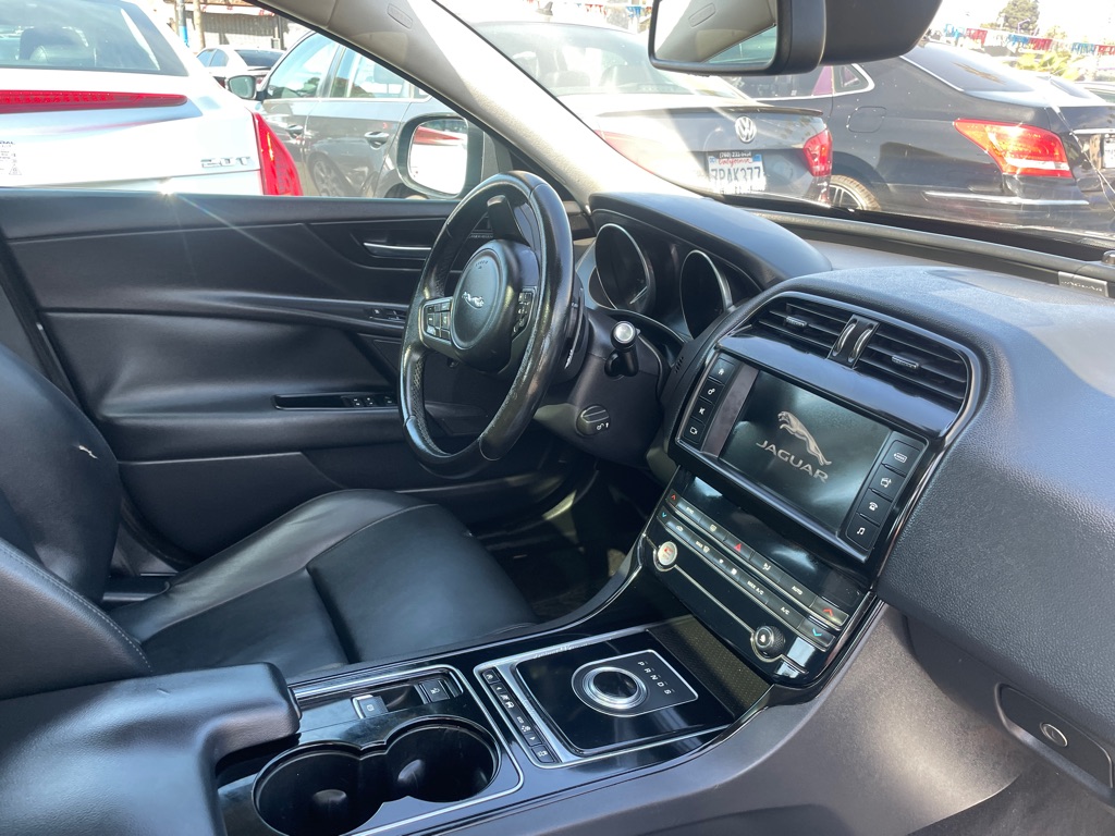 Photo 8 of this JAGUAR XE