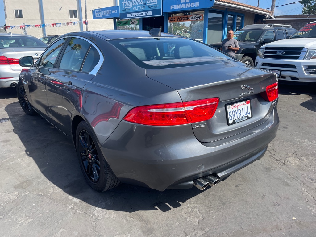 Photo 4 of this JAGUAR XE