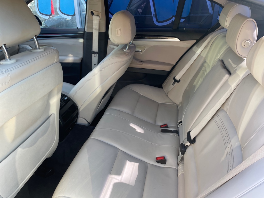 Photo 11 of this BMW 528