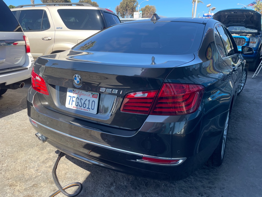 Photo 15 of this BMW 528