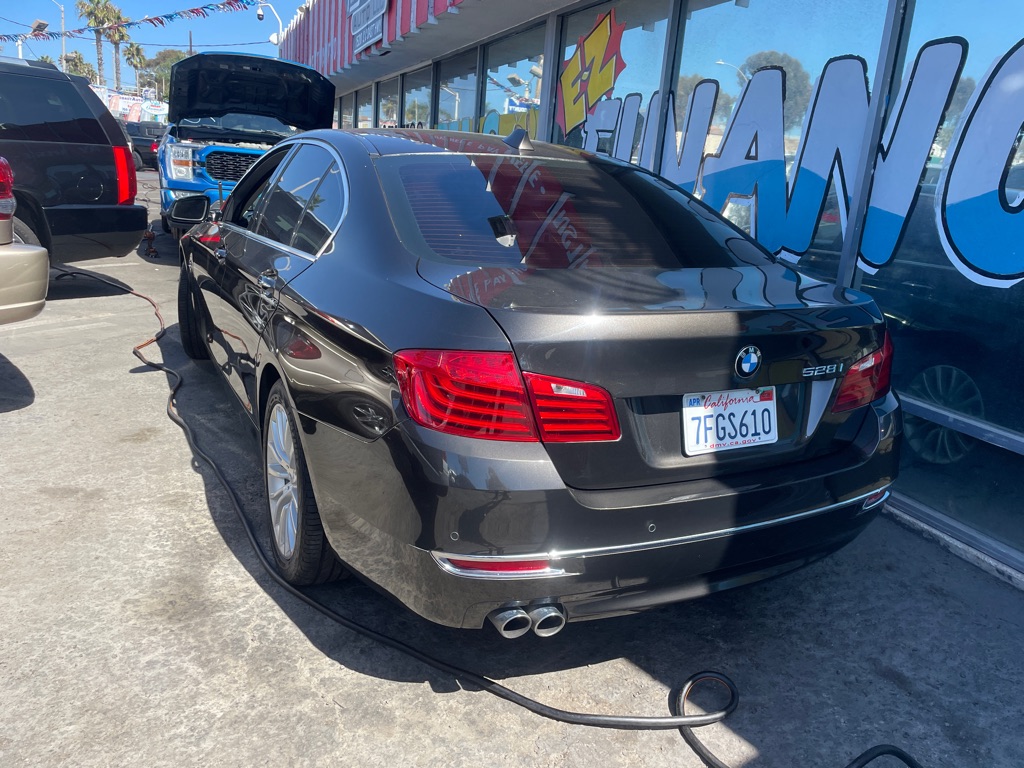 Photo 8 of this BMW 528
