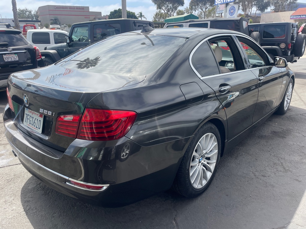 Photo 22 of this BMW 528