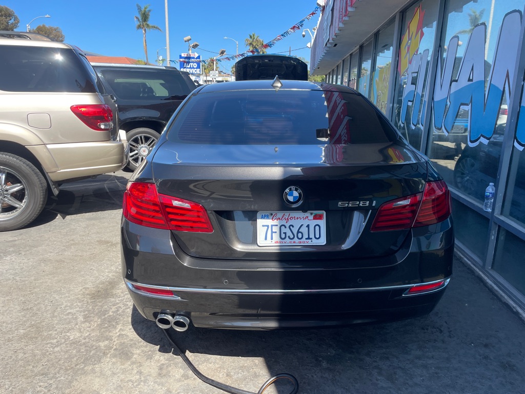 Photo 10 of this BMW 528