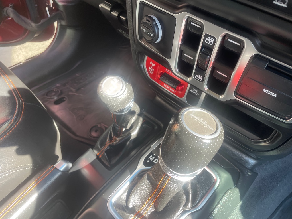 Photo 16 of this JEEP GLADIATOR