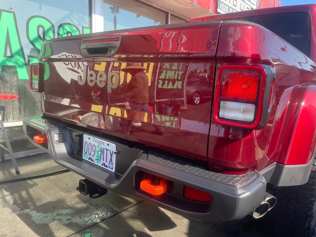 Photo 8 of this JEEP GLADIATOR