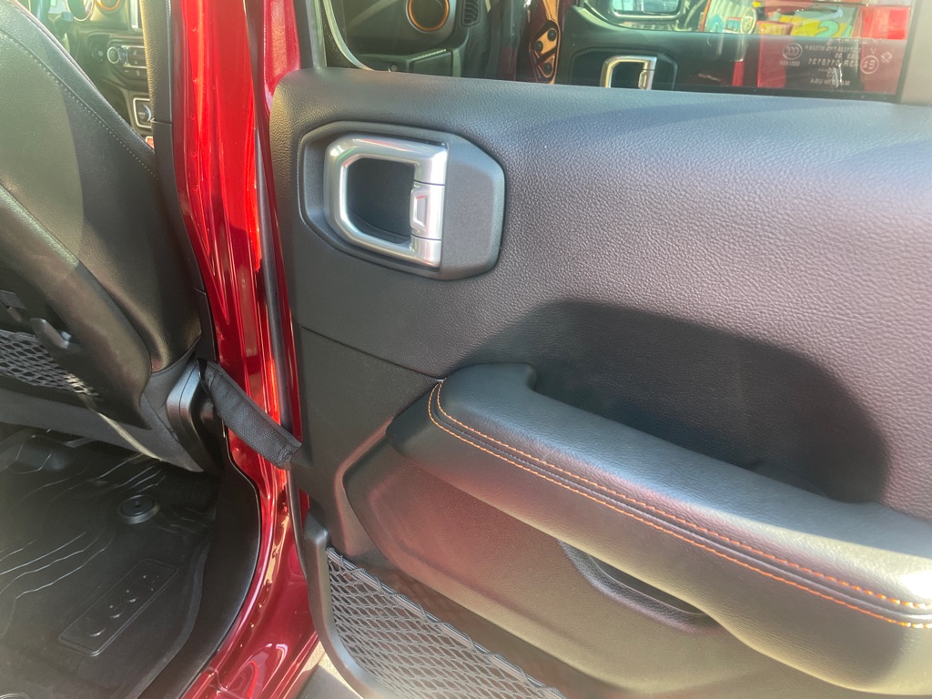Photo 20 of this JEEP GLADIATOR