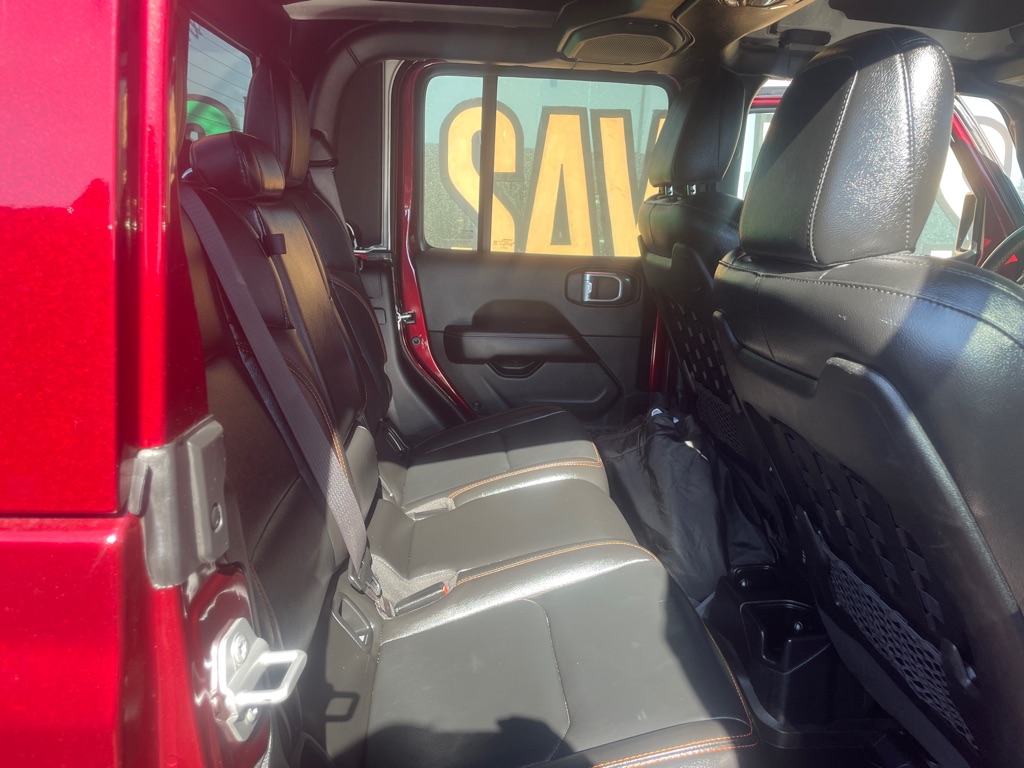 Photo 17 of this JEEP GLADIATOR