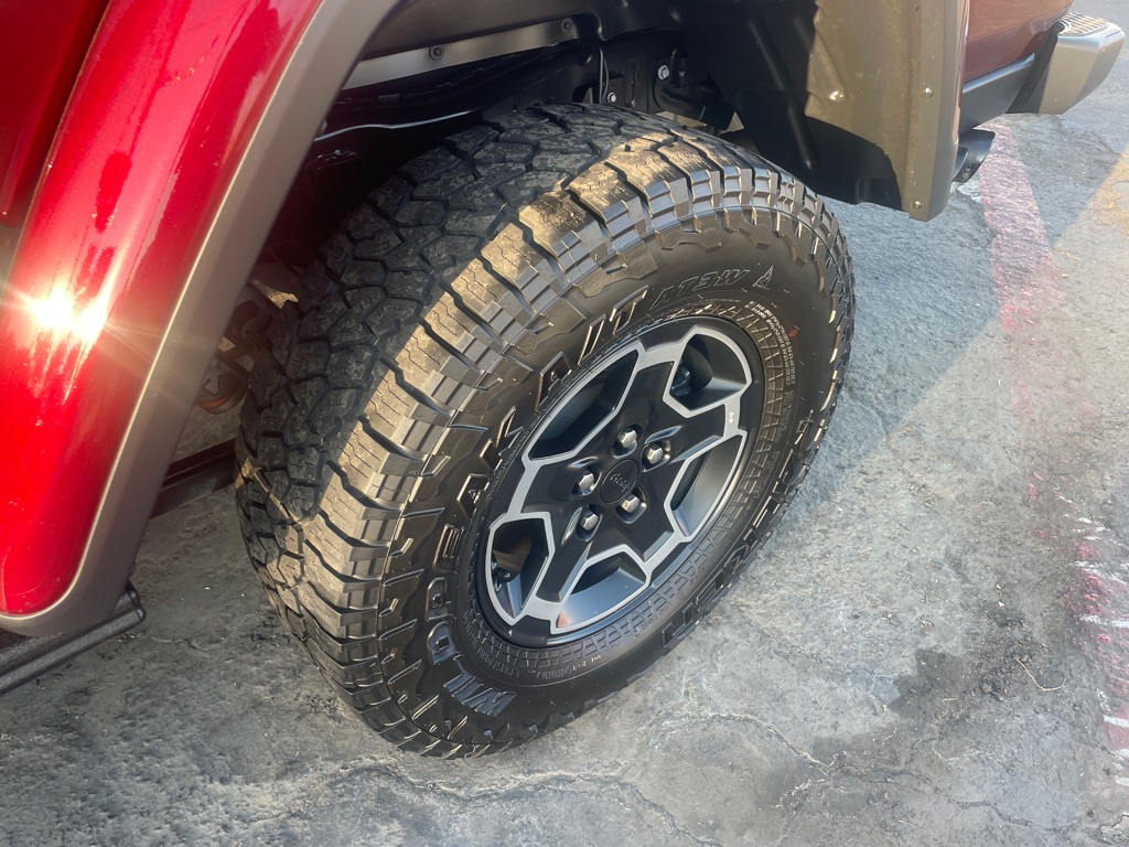 Photo 34 of this JEEP GLADIATOR