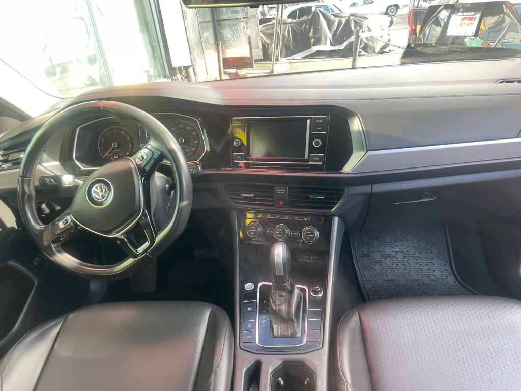 Photo 9 of this VOLKSWAGEN JETTA