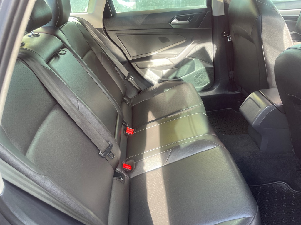 Photo 5 of this VOLKSWAGEN JETTA