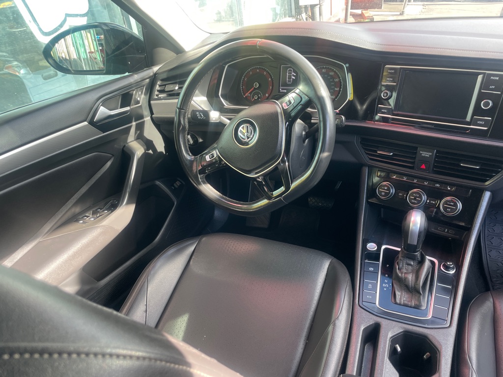 Photo 7 of this VOLKSWAGEN JETTA