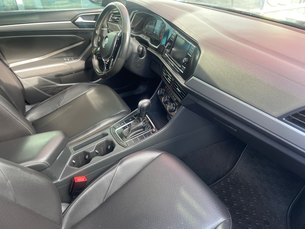 Photo 12 of this VOLKSWAGEN JETTA