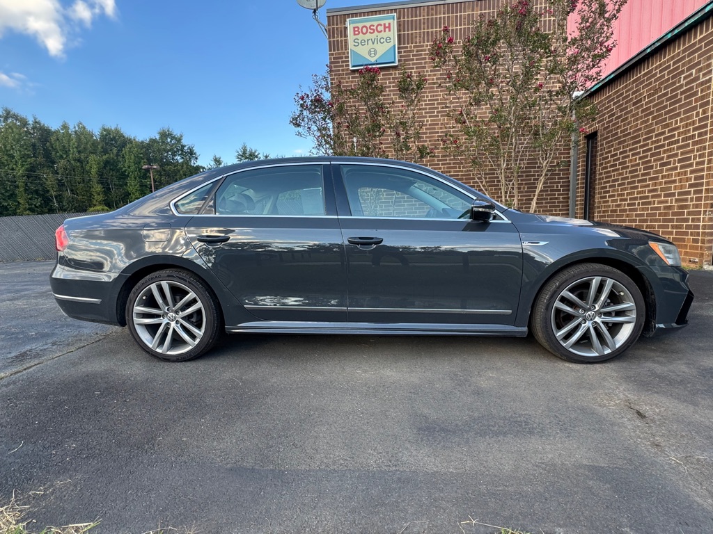 Photo 5 of this VOLKSWAGEN PASSAT