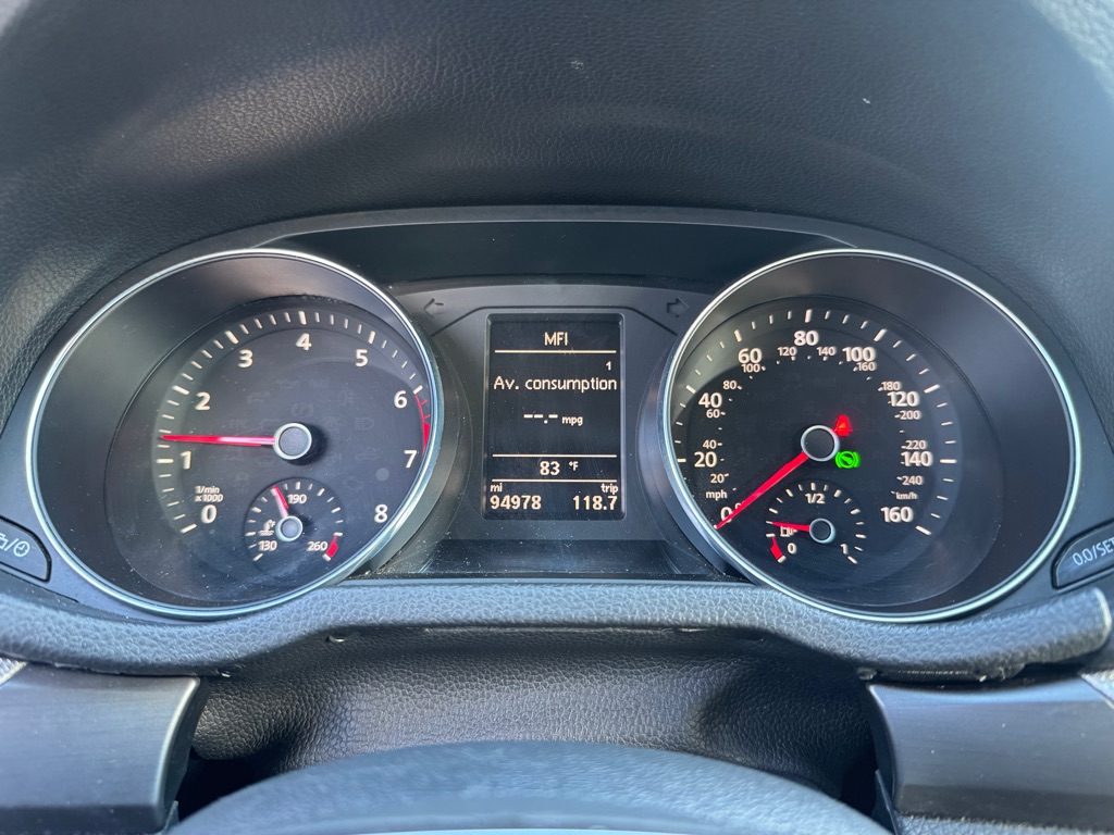 Photo 12 of this VOLKSWAGEN PASSAT
