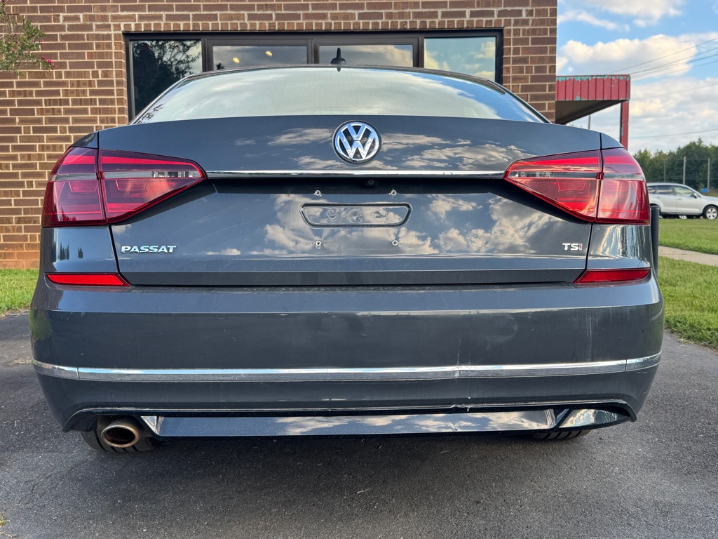 Photo 7 of this VOLKSWAGEN PASSAT