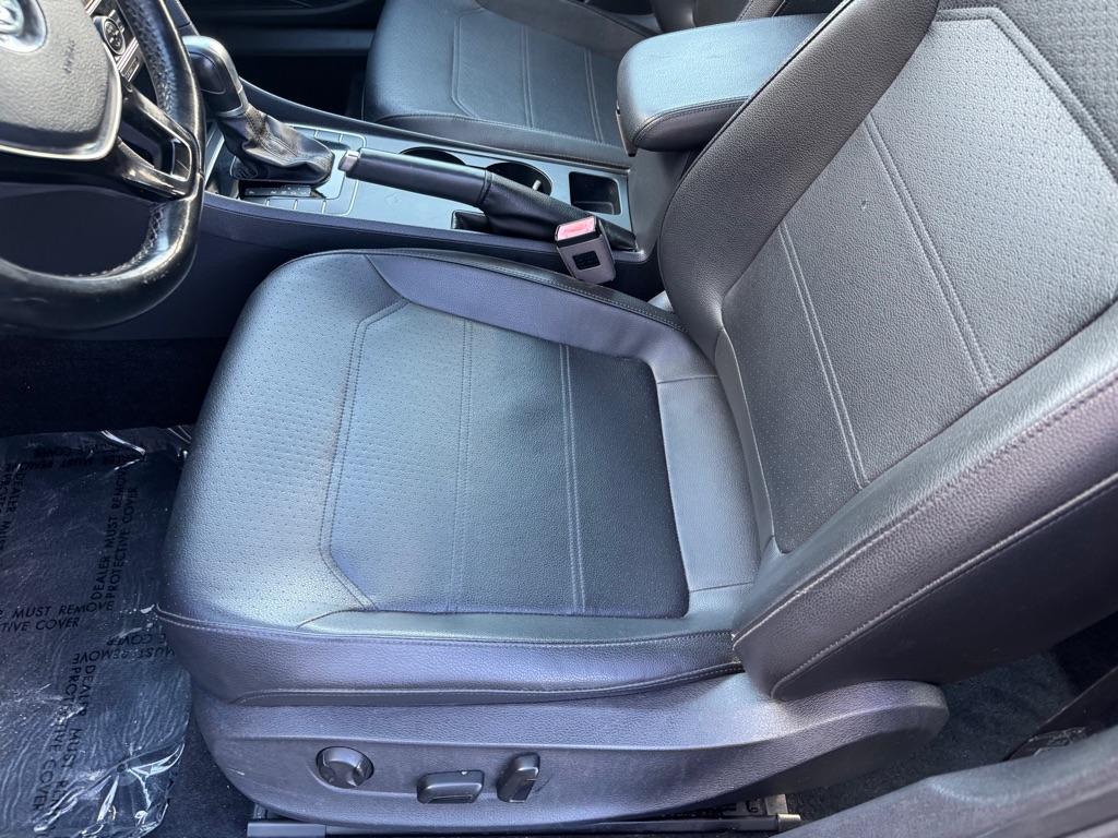 Photo 15 of this VOLKSWAGEN PASSAT