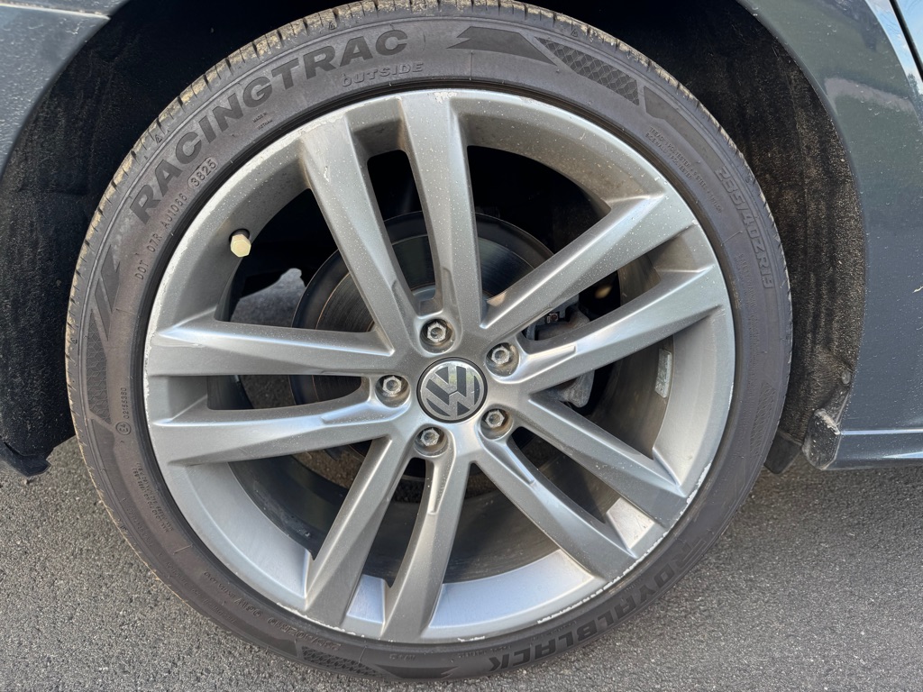 Photo 21 of this VOLKSWAGEN PASSAT