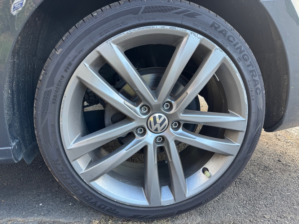 Photo 20 of this VOLKSWAGEN PASSAT