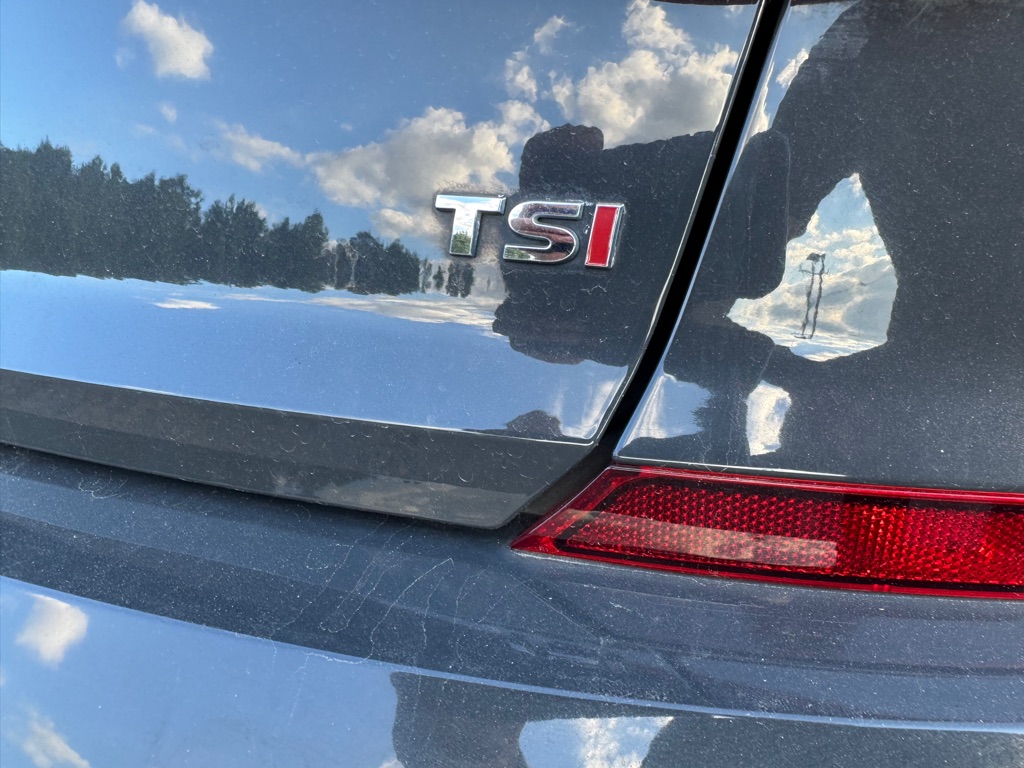 Photo 23 of this VOLKSWAGEN PASSAT