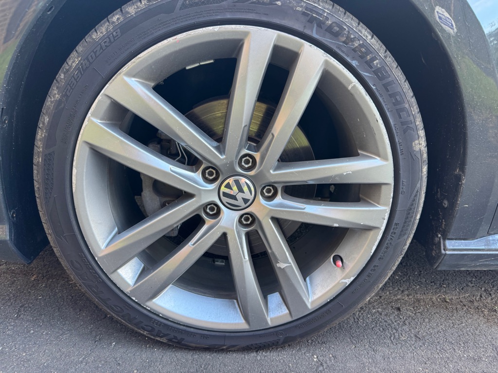 Photo 19 of this VOLKSWAGEN PASSAT