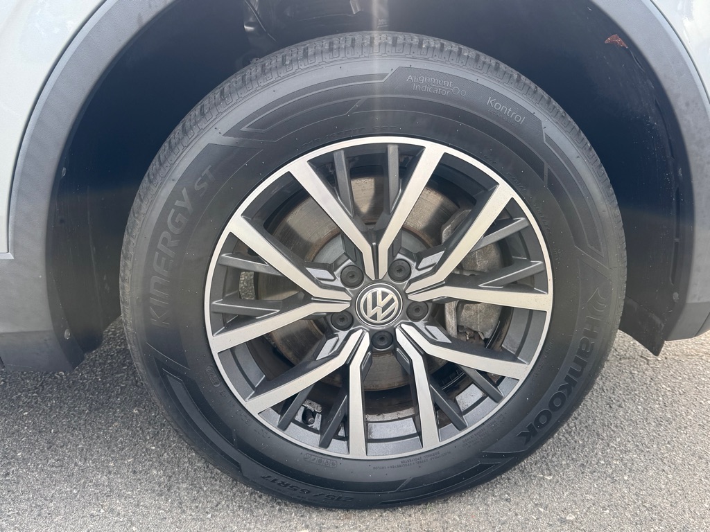 Photo 28 of this VOLKSWAGEN TIGUAN