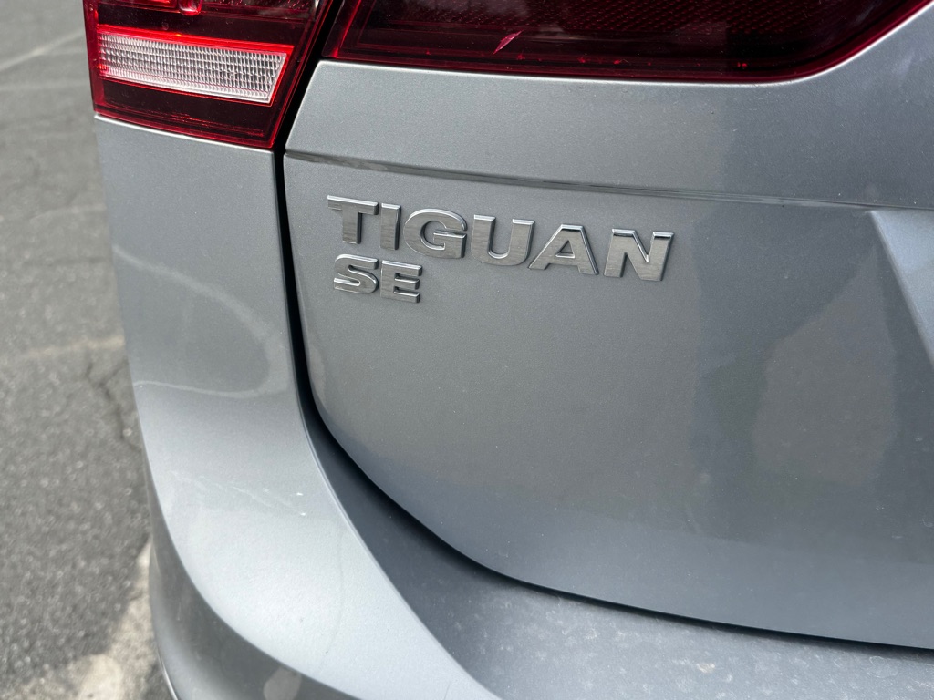 Photo 24 of this VOLKSWAGEN TIGUAN