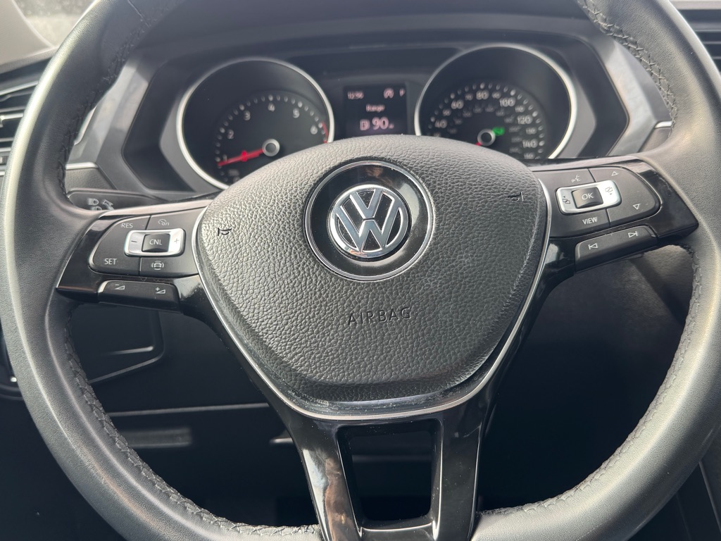 Photo 10 of this VOLKSWAGEN TIGUAN