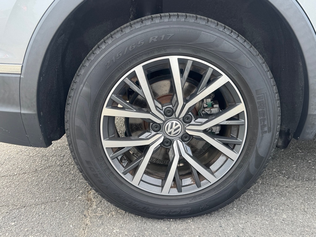 Photo 25 of this VOLKSWAGEN TIGUAN