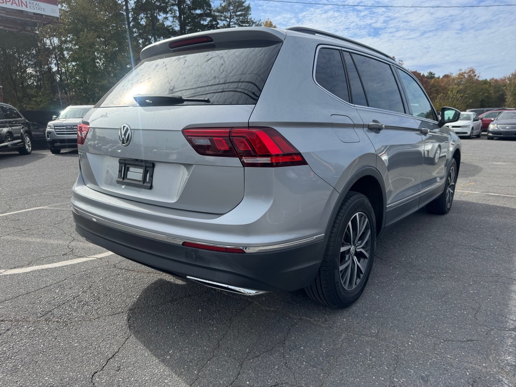 Photo 5 of this VOLKSWAGEN TIGUAN