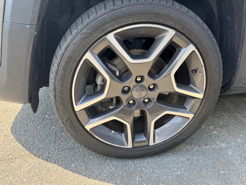 Photo 30 of this JEEP RENEGADE