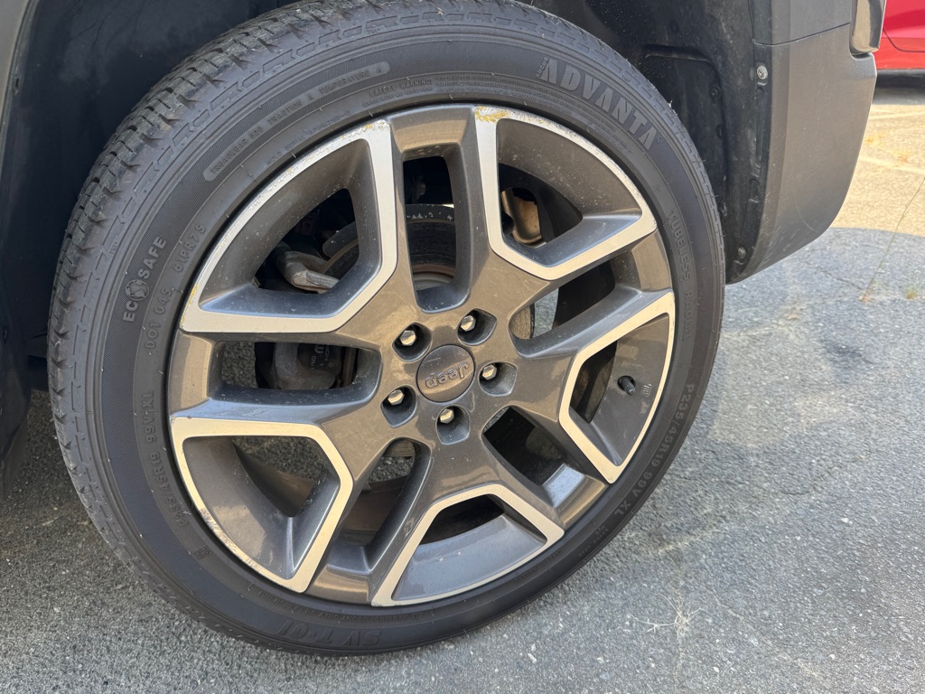 Photo 31 of this JEEP RENEGADE